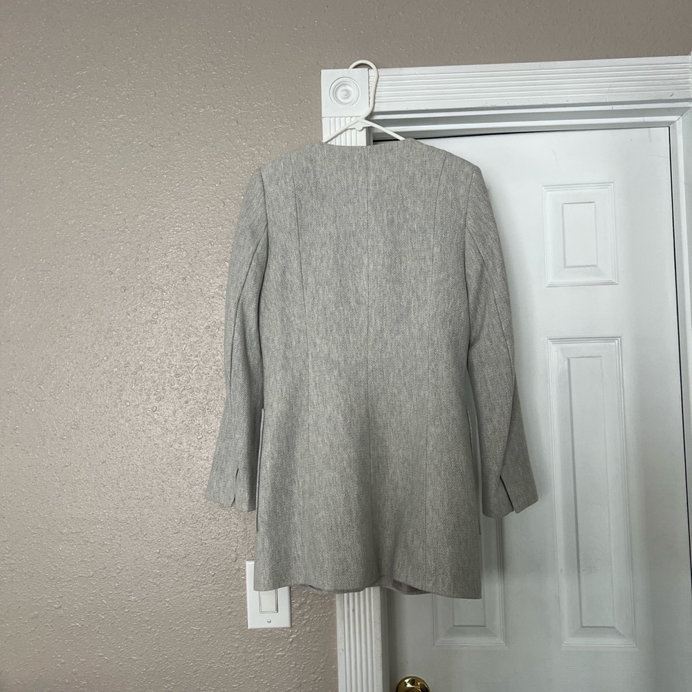 Zara Light Gray Women's Jacket! Worn only 1/2 times only! Super cute and stylish - Picture 2 of 7